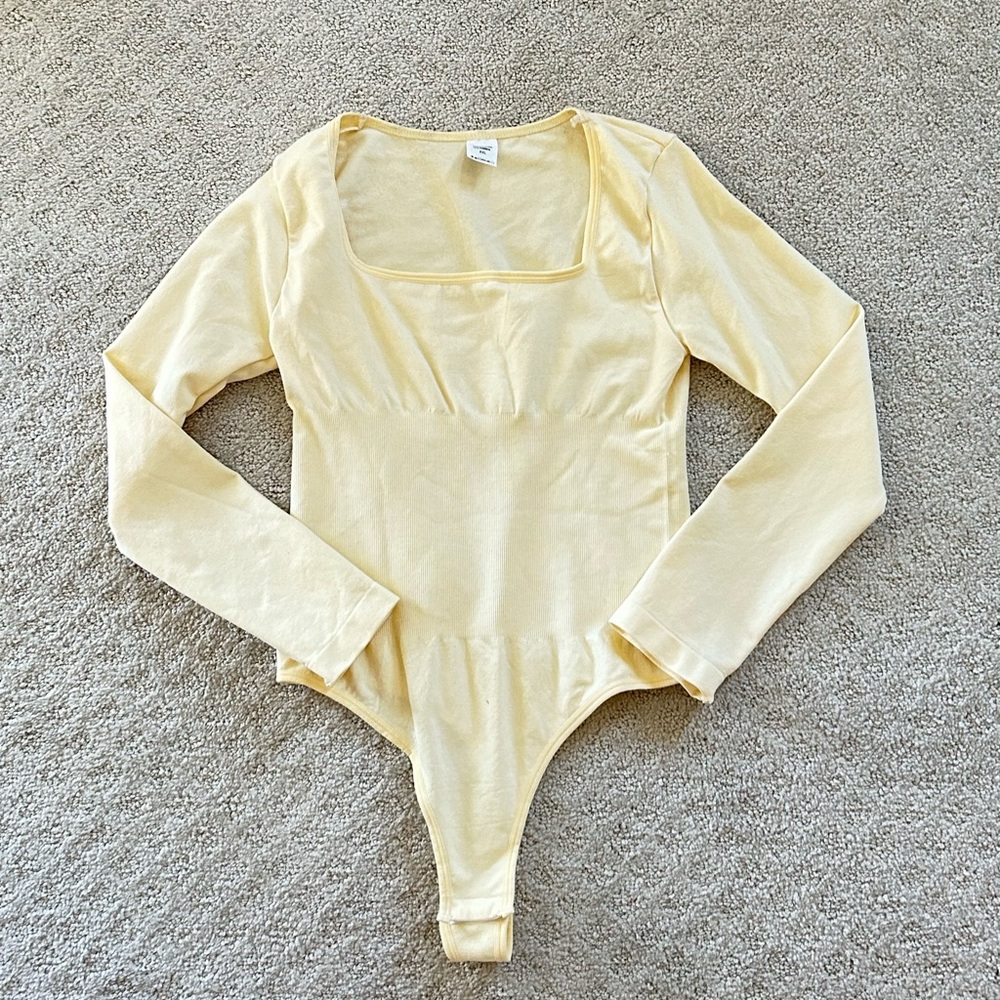 BRAND NEW CREAM SNATCHING BODY SUIT WITH SINGE WAIST AND BUTTON CLASP⭐️SIZE XL